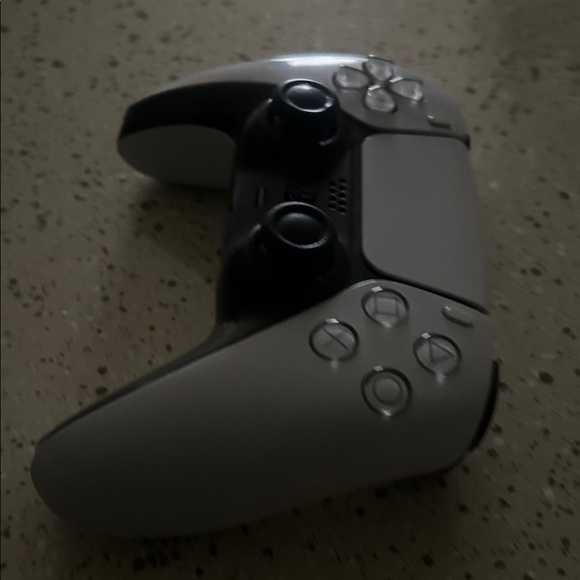 PS5 DualSense Wireless Controller - Picture 4 of 4